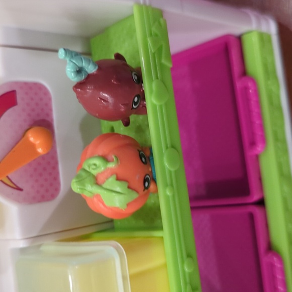 Shopkins fruit & Veg Stand set - Picture 3 of 3